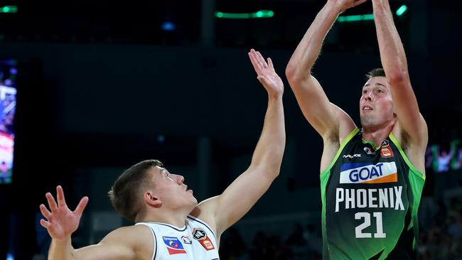 MELBOURNE, AUSTRALIA - FEBRUARY 02: Joe Wieskamp of the Phoenix shoots over Dejan Vasiljevic of the 36ers during the round 19 NBL match between South East Melbourne Phoenix and Adelaide 36ers at John Cain Arena, on February 02, 2025, in Melbourne, Australia. (Photo by Josh Chadwick/Getty Images)