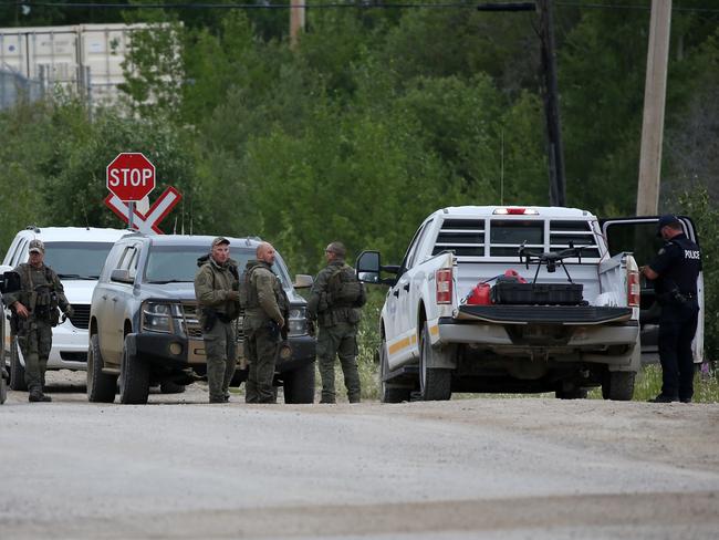 Heavily armed tactical police search for the teen fugitives in Gillam. Picture: Clint Brewer/ NEWS360