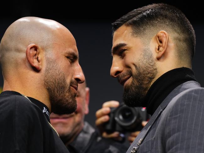 LAS VEGAS, NEVADA - DECEMBER 15: (L-R) Opponents Alexander Volkanovski and Ilia Topuria face off during the UFC 2024 seasonal press conference at MGM Grand Garden Arena on December 15, 2023 in Las Vegas, Nevada. (Photo by Cooper Neill/Zuffa LLC via Getty Images)