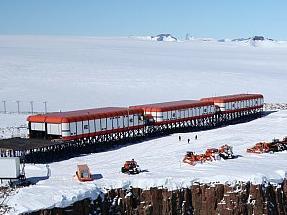 SANAE_IV_from_above_the_northern_buttress. Picture: Dr Ross Hofmeyr