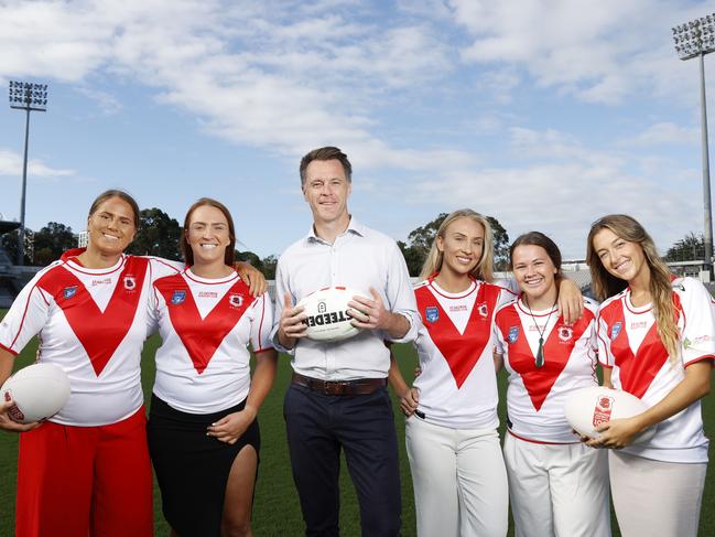 Chris Minns with St George Dragons NSWRL Women's Premiership players Georgie Brooker, Grace Clarke, Amy Jagelman, Emma Perrin and Taylah Watson. Picture: Jonathan Ng