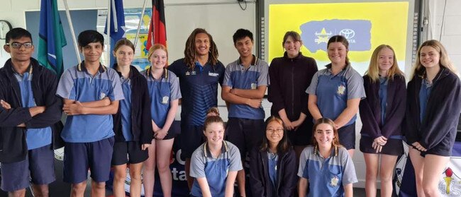 Collinsville State School, Scottville State School, St John Bosco Catholic School, and Collinsville State High School students enjoyed meeting former North Queensland Cowboys player Ray Thompson when he came to town last week. Picture: Supplied.