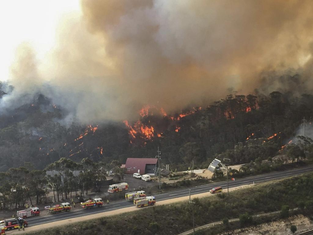 The Grose Valley fire in the Blue Mountains area of Lithgow and Blackheath, New South Wales. Picture: ADF