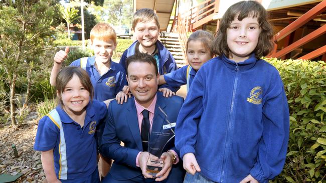 Tamborine Mountain State School’s principal and students with their award. Picture Mike Batterham