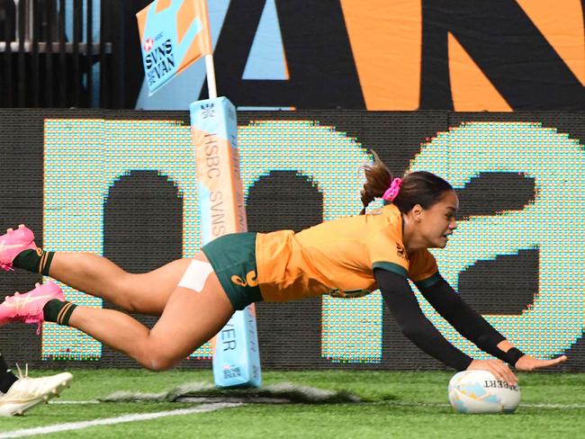 Australia's Faith Nathan scores a try chased by New Zealandâs Michaela Brake during the HSBC World Rugby Sevens Series women's rugby match between Australia and New Zealand at BC Place Stadium in Vancouver, Canada, on February 23, 2025. (Photo by Don MacKinnon / AFP)