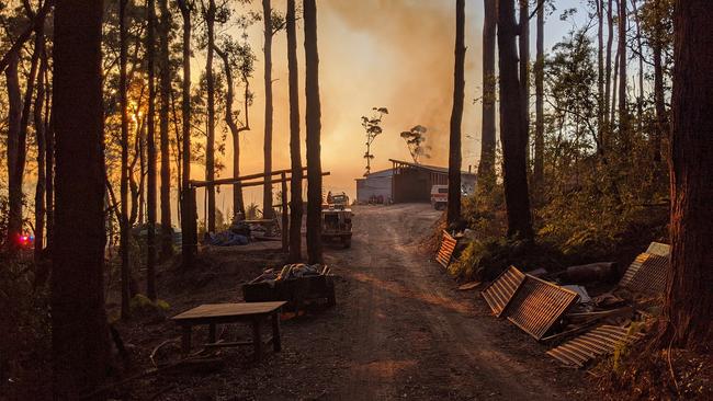 Smoke from the fire burning in the Gold Coast hinterland. Picture: Mudgeeraba Rural Fire Brigade.