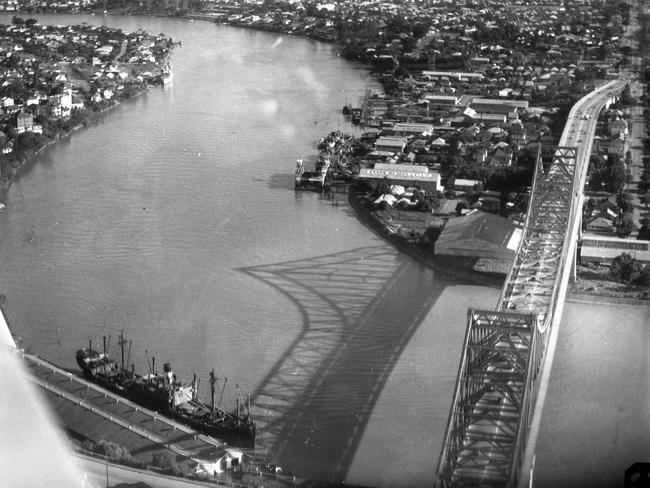 Aerial view of the Story Bridge in 1951