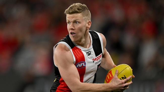 Dan Hannebery is running out of time to find a new home.