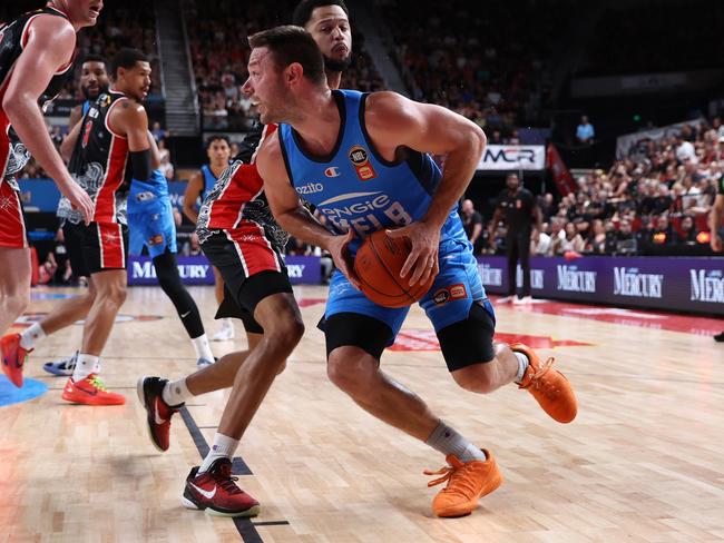 Dellavedova pushing himself to the limit against Illawarra. Picture: Jason McCawley/Getty Images