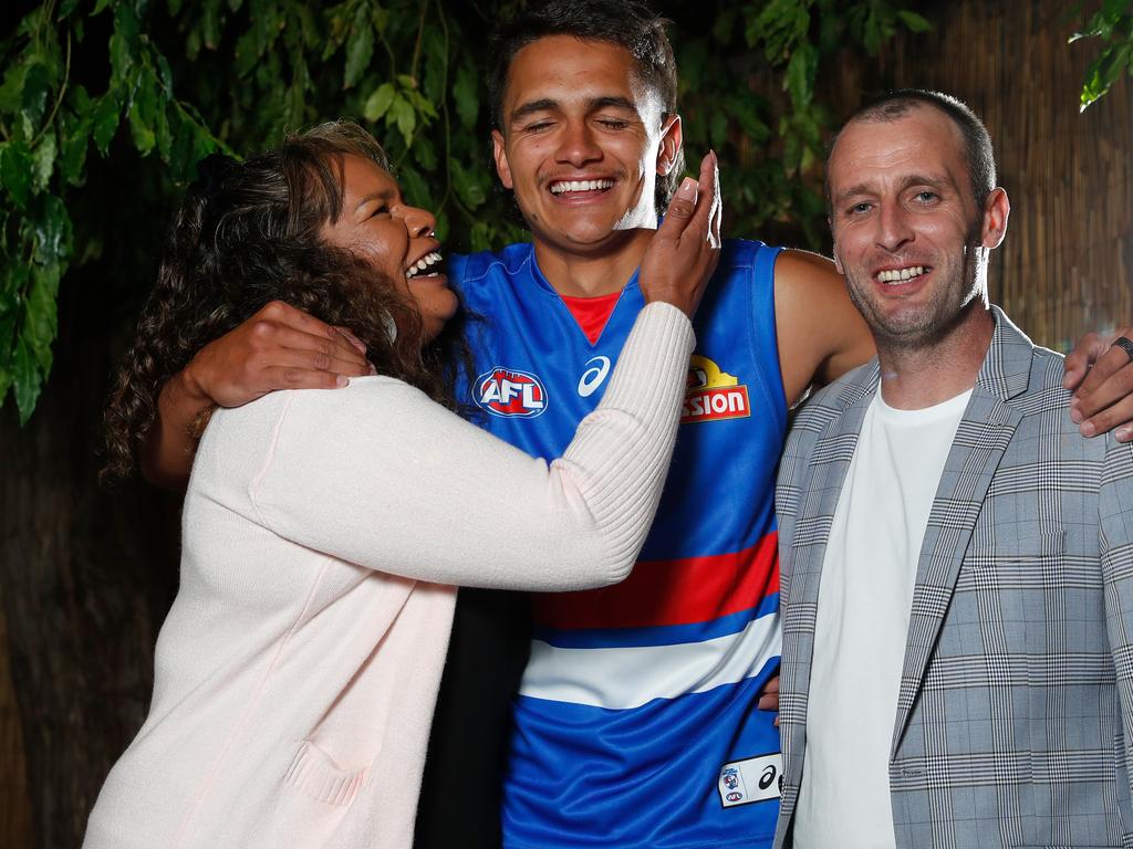 Jamarra Ugle-Hagan poses for a photograph with parents Alice and Aaron after being announced as the number 1 pick. Getty Images.