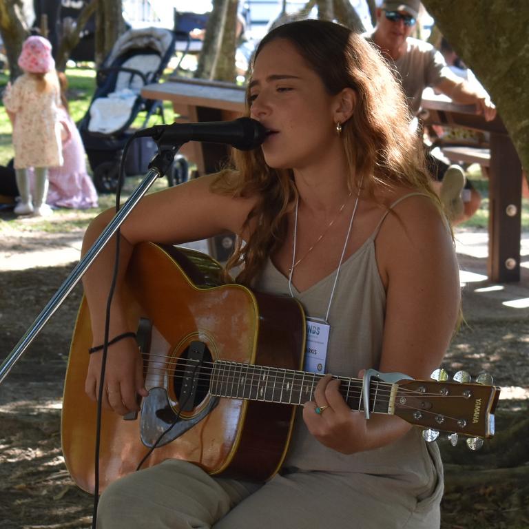 Eliya Narkis was among the 70 buskers performing at the 2021 Noosa Come Together Festival.