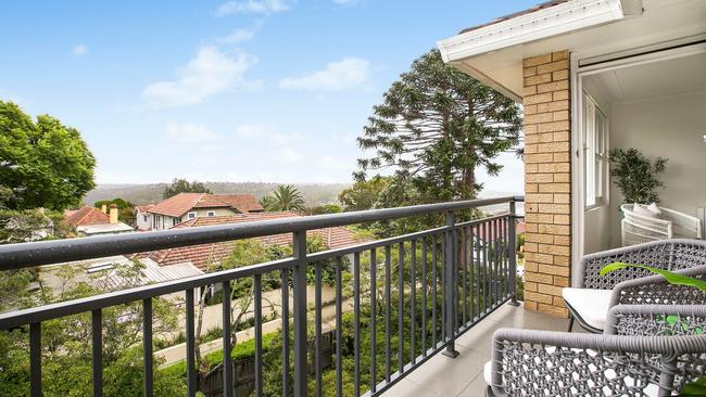 Mosman was ranked number 1. This unit on Ourimbah Rd has a guide of $900,000.