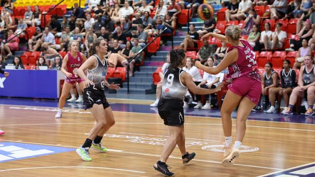 Ellas Titans captain (pink) Abby Lee-Wood inbounding the ball to Cat McGregor. Picture: Pema Tamang Pakhrin