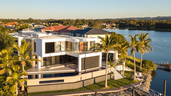 WINNER: Individual Home $1.26 million – $2 million – Enterprise Constructions Pty Ltd for Clear Island Waters Residence (Clear Island Waters – Gold Coast)