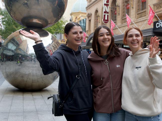 ADELAIDE, AUSTRALIA - NewsWire Photos 2, March, 2023: Friendly AdelaidianÃs Ange Geroudis with Zoe Zotti and Mikaela Zotti in Rundle Mall. Picture: NCA NewsWire / Kelly Barnes