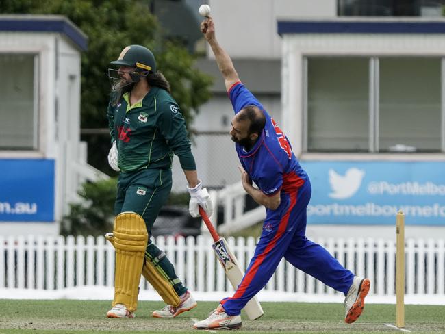 VSDCA: Caulfield’s David Tantsis-Hall waits as Port Melbourne bowler Waqar Shah delivers. Picture: Valeriu Campan