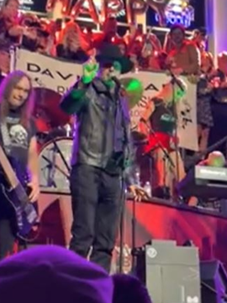 Kid Rock was not happy with the less-than-enthusiastic crowd …