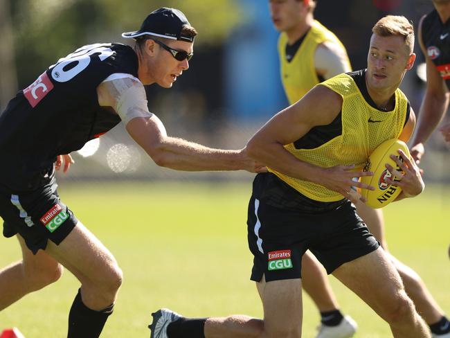 MELBOURNE, AUSTRALIA - FEBRUARY 04: Nathan Kreuger of the Magpies is pressured by Mason Cox during a Collingwood Magpies AFL training session at Holden Centre on February 04, 2022 in Melbourne, Australia. (Photo by Robert Cianflone/Getty Images)