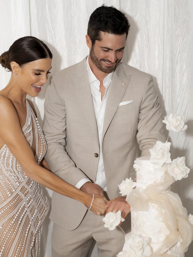 The cake cutting at the wedding in Byron. Picture: Bayleigh Vedelago