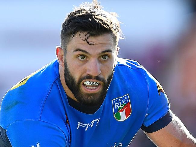 TOWNSVILLE, AUSTRALIA - NOVEMBER 05:  James Tedesco of Italy runs the ball during the 2017 Rugby League World Cup match between Italy and the USA at 1300SMILES Stadium on November 5, 2017 in Townsville, Australia.  (Photo by Ian Hitchcock/Getty Images)