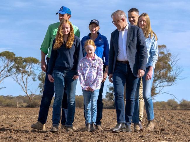 02-06-2025 - Prime Minister Anthony Albanese, is in Fischer, South Australia. With the Fischer family, Troy and Nette Fischer, Isabelle (16), Indigo (14) and Elke (9). Picture: PMO