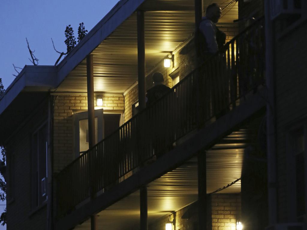 Man Kills Four People Eating Dinner In A Chicago Apartment, Police Say ...