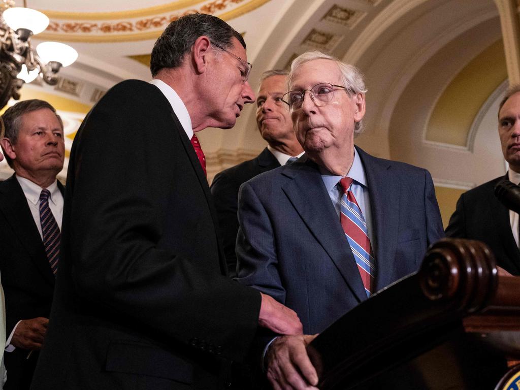 Mitch McConnell freezes mid-speech, sparking health concerns | news.com ...