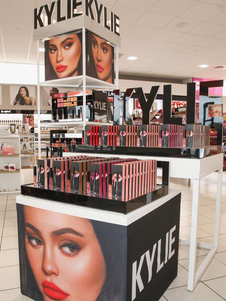 Kylie Jenner sells stake in beauty empire to CoverGirl owner | news.com ...