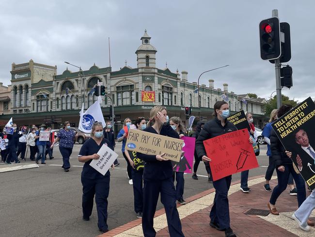 “System in crisis” Nurse and midwives strike in Goulburn