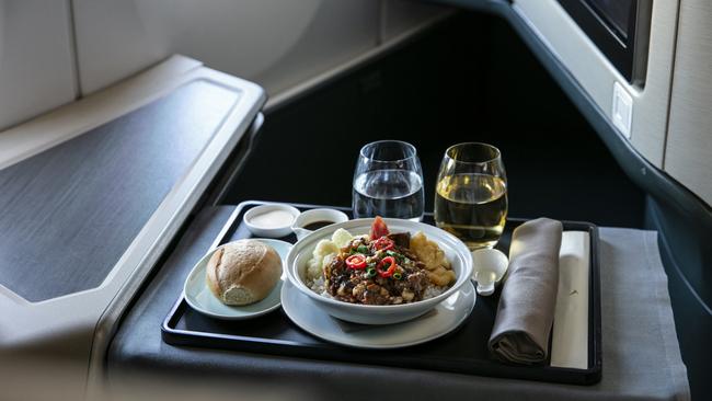 Food and drinks on Cathay Pacific business class.