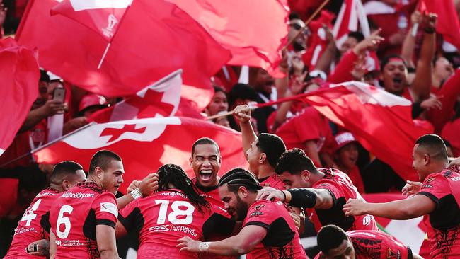 HAMILTON, NEW ZEALAND — NOVEMBER 11: Tonga celebrate a try during the 2017 Rugby League World Cup match between the New Zealand Kiwis and Tonga at Waikato Stadium on November 11, 2017 in Hamilton, New Zealand. (Photo by Anthony Au-Yeung/Getty Images)