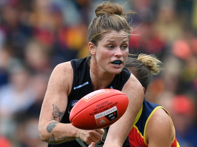 Brianna Davey of the Blues handballs during the AFLW Grand Final match between the Adelaide Crows and Carlton Blues at the Adelaide Oval, Adelaide, Sunday, March 31, 2019. (AAP Image/David Mariuz) NO ARCHIVING, EDITORIAL USE ONLY