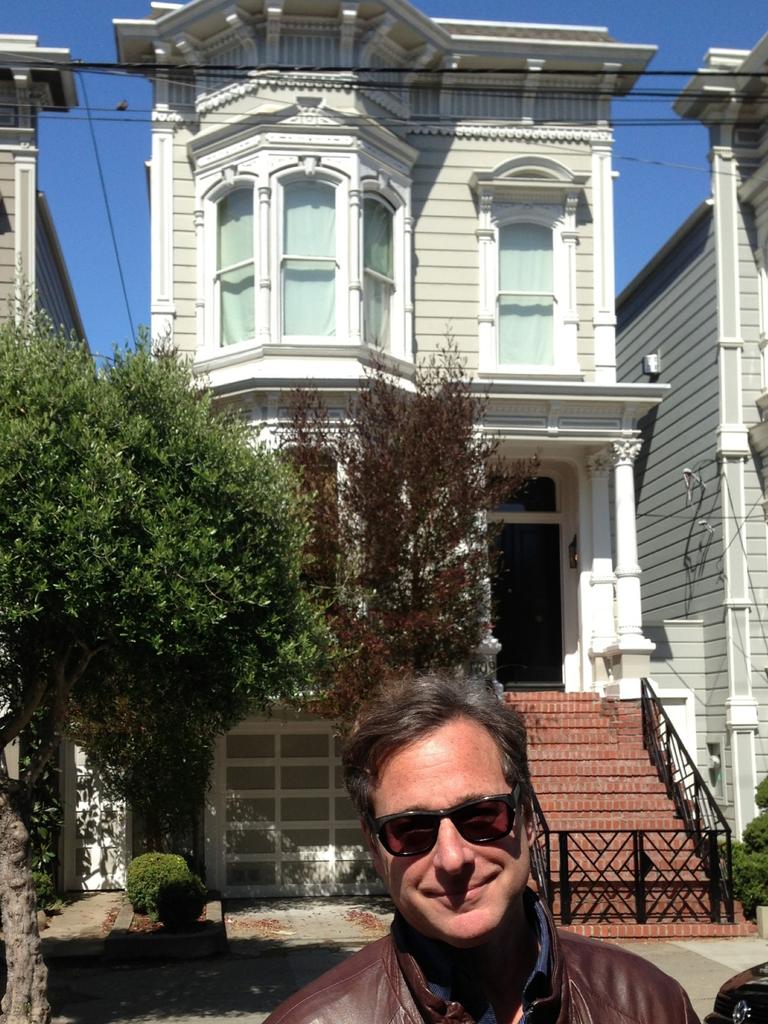 Bob Saget in front of the Full House house in San Francisco.
