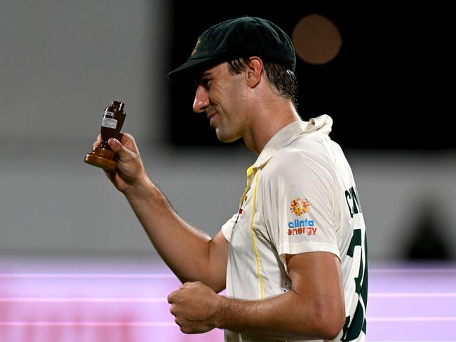 HOBART, AUSTRALIA - JANUARY 16: Pat Cummins of Australia celebrates with the Ashes after winning the Fifth Test in the Ashes series between Australia and England at Blundstone Arena on January 16, 2022 in Hobart, Australia. (Photo by Steve Bell/Getty Images)