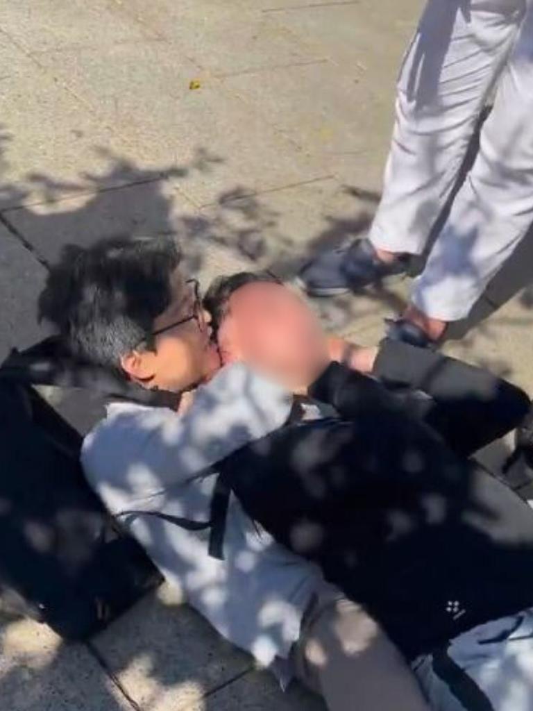 The suspect could be heard pleading for help from unmoved onlookers. Picture: X/orikron