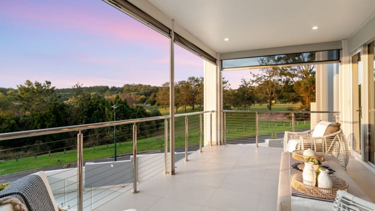 The view from 13 Skyline Cres, Carindale.