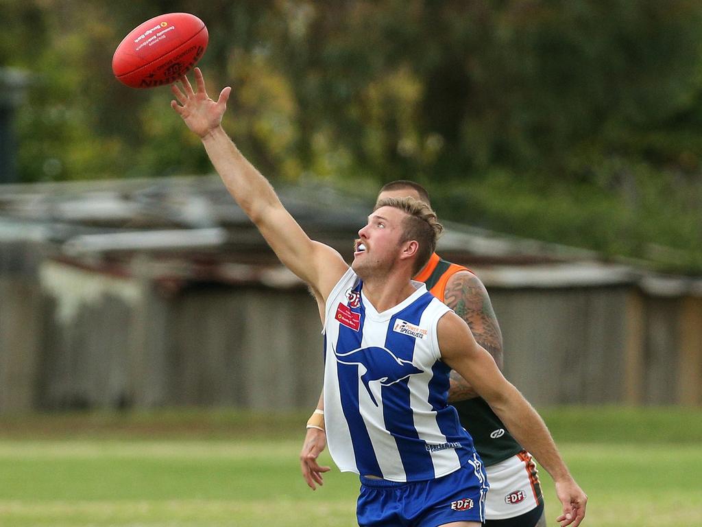 Essendon District: Oak Park’s Bradley Cox reaches for the ball against Keilor Park. Picture: Hamish Blair