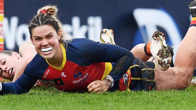 ADELAIDE, AUSTRALIA - SEPTEMBER 25: Anne Hatchard of the Crows celebrates a goal under Alicia Eva of the Giants during the round five AFLW match between the Adelaide Crows and the Greater Western Sydney Giants at Wigan Oval on September 25, 2022 in Adelaide, Australia. (Photo by Mark Brake/Getty Images) *** BESTPIX ***