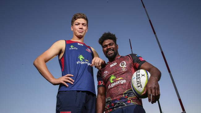 Towering signing Harry Hockings dwarfs Reds halfback Moses Sorovi. Photo: Brendan Hertel, QRU.