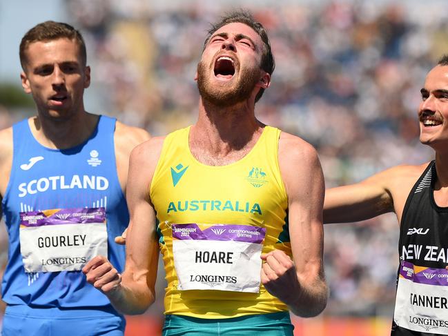 BIRMINGHAM, ENGLAND - AUGUST 06: Oliver Hoare of Team Australia celebrates after winning the gold medal in the Men's 1500m Final on day nine of the Birmingham 2022 Commonwealth Games at Alexander Stadium on August 06, 2022 on the Birmingham, England. (Photo by David Ramos/Getty Images)