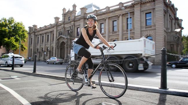 There’s a call for better links between Hobart’s bike paths.