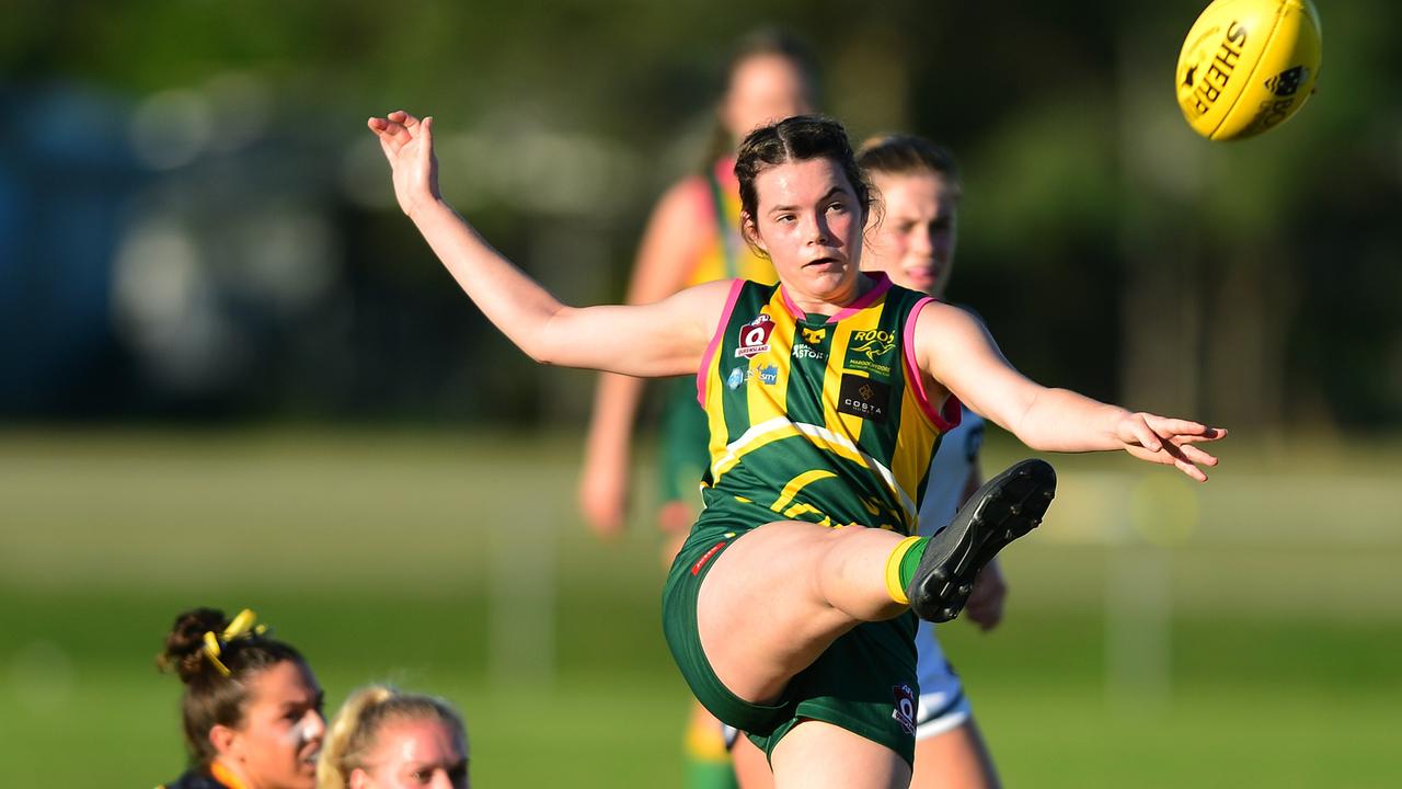 Queensland junior sporting clubs hold onto to rego fees, saying they need them to survive The