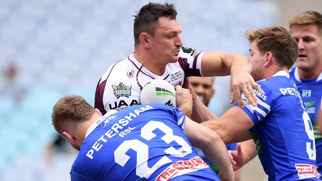 Jeff Lynch in action for the Burleigh Bears. (AAP Image/Dan Himbrechts)