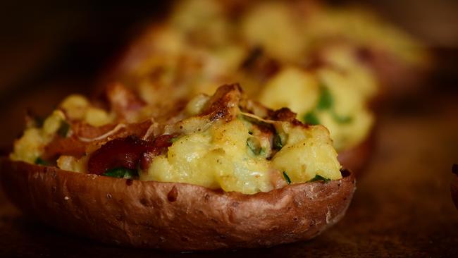 COUNTRY LIVING: Food Shoot with Jeremy Vincent Jeremy Vincent food shoot June 2014 Pictured: July 22 Cheesy-baked potatoes PICTURE: ZOE PHILLIPS