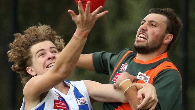 Oak Park’s Zac Taylor and Keilor Park’s Jake Gatto contest the footy in Round 3. Picture: Hamish Blair