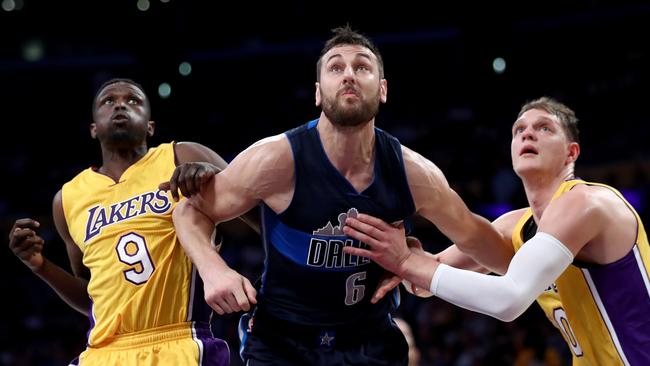 LeBron James drops to 0-4 for first time since rookie season, Lakers one of  three winless teams