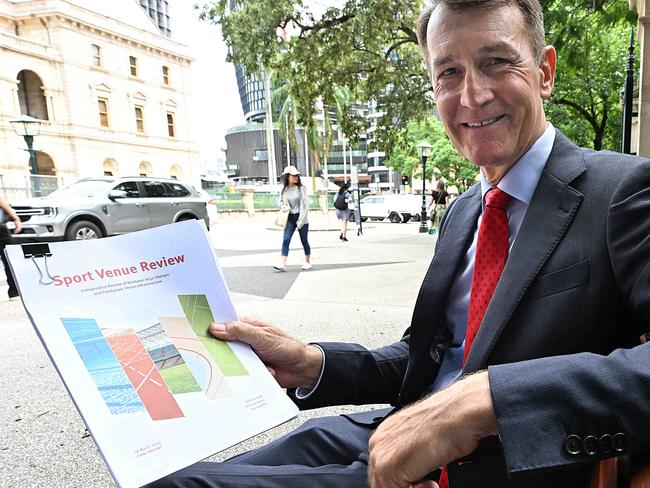 18/3/2024: Former Brisbane Lord Mayor Graham Quirk talks about his Brisbane 2032 Olympic Games venues review, that was conducted over the last month, in the Botanic Gardens, outside Parliament, Brisbane. pic: Lyndon Mechielsen/Courier Mail