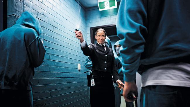 Kate Atkinson’s Vera Bennett fending off hostage-takers. (Picture: Wentworth)