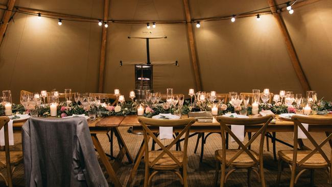 Romance: A candlit Tipi reception, photography: Figtree Wedding Photography