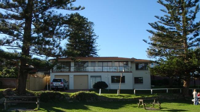 The house before the renovation at Little Austinmer beach. Picture: Peter Hyatt